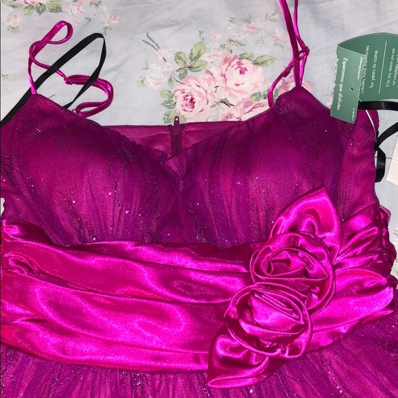 Brand new dress - Picture 2 of 2